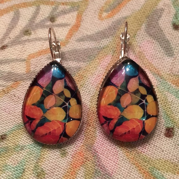 Fall Leaves Glass Leverback pierced earrings NWT - Picture 2 of 2